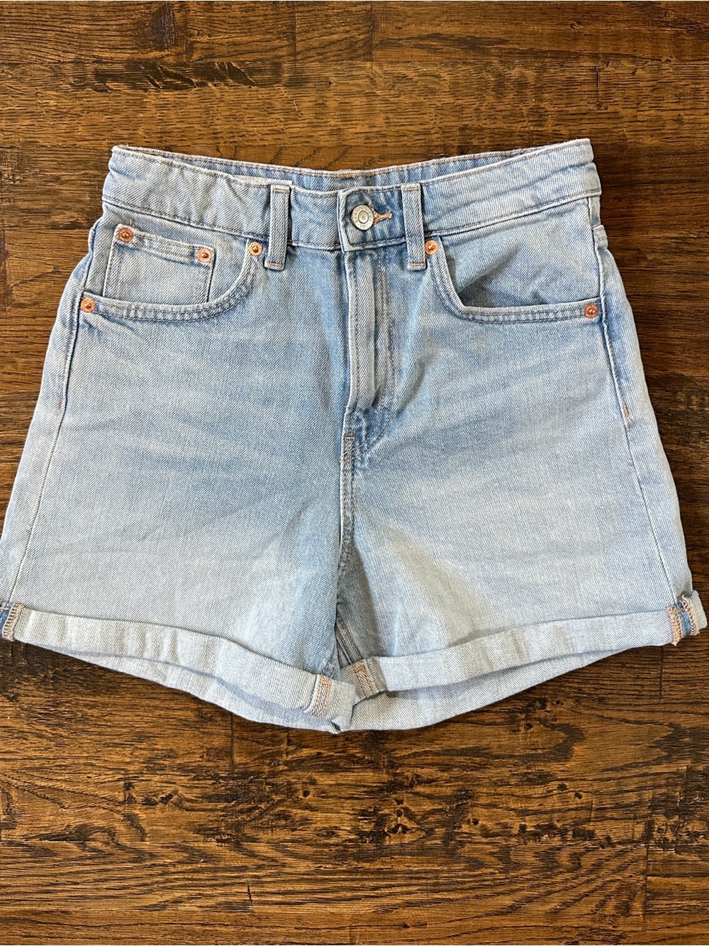 Zara Women’s Size 4 Light Wash Denim High Waisted Cuffed Shorts - Like New